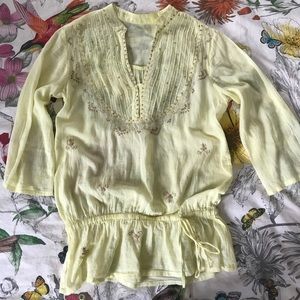 Yellow gauze beach tunic. With light gold sequins